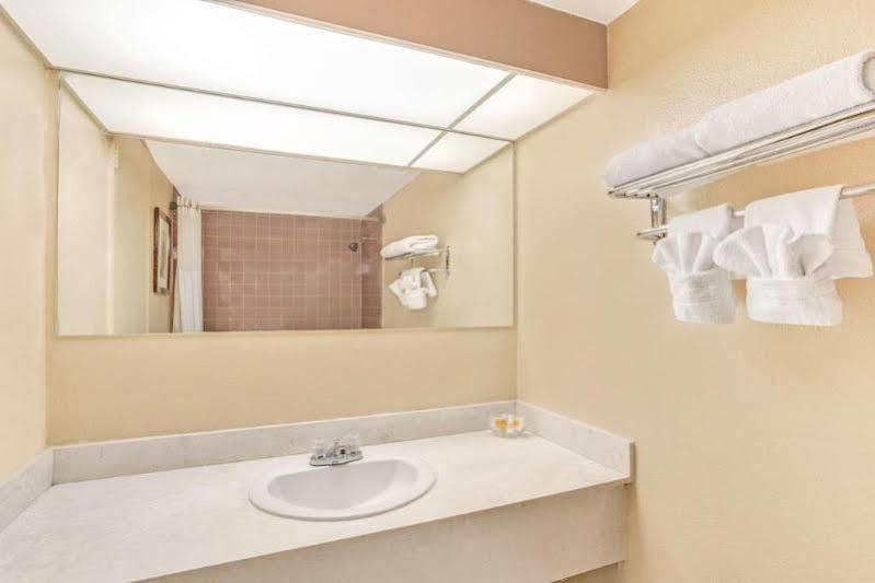 Hotel Red Lion & Downtown 2*
